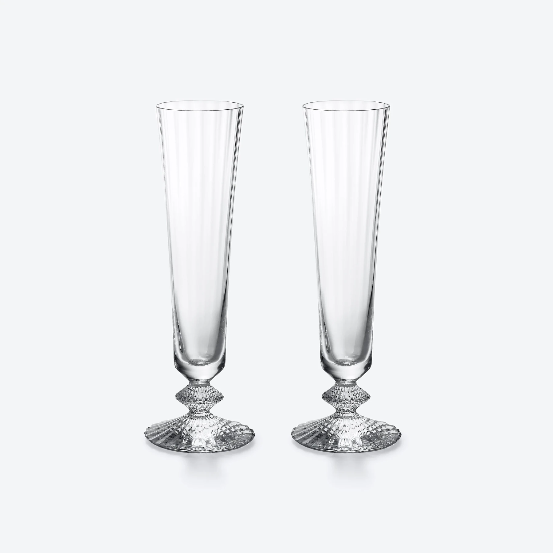Бокал Baccarat Mille Nuits на студийной фотографии