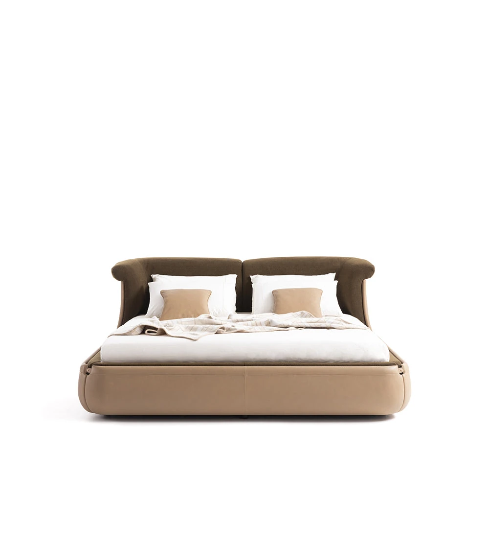 Кровать Fendi Casa Peekasleep на студийной фотографии