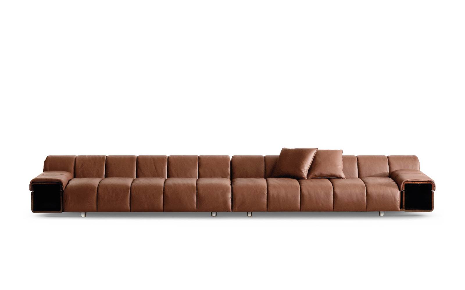 Диван Minotti Ruffle на студийной фотографии