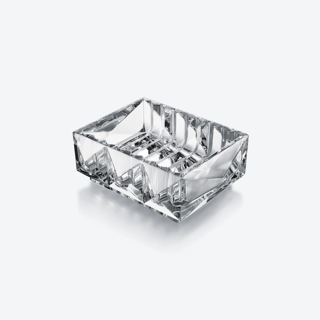 Хрустальная чаша Baccarat Louxor на студийной фотографии