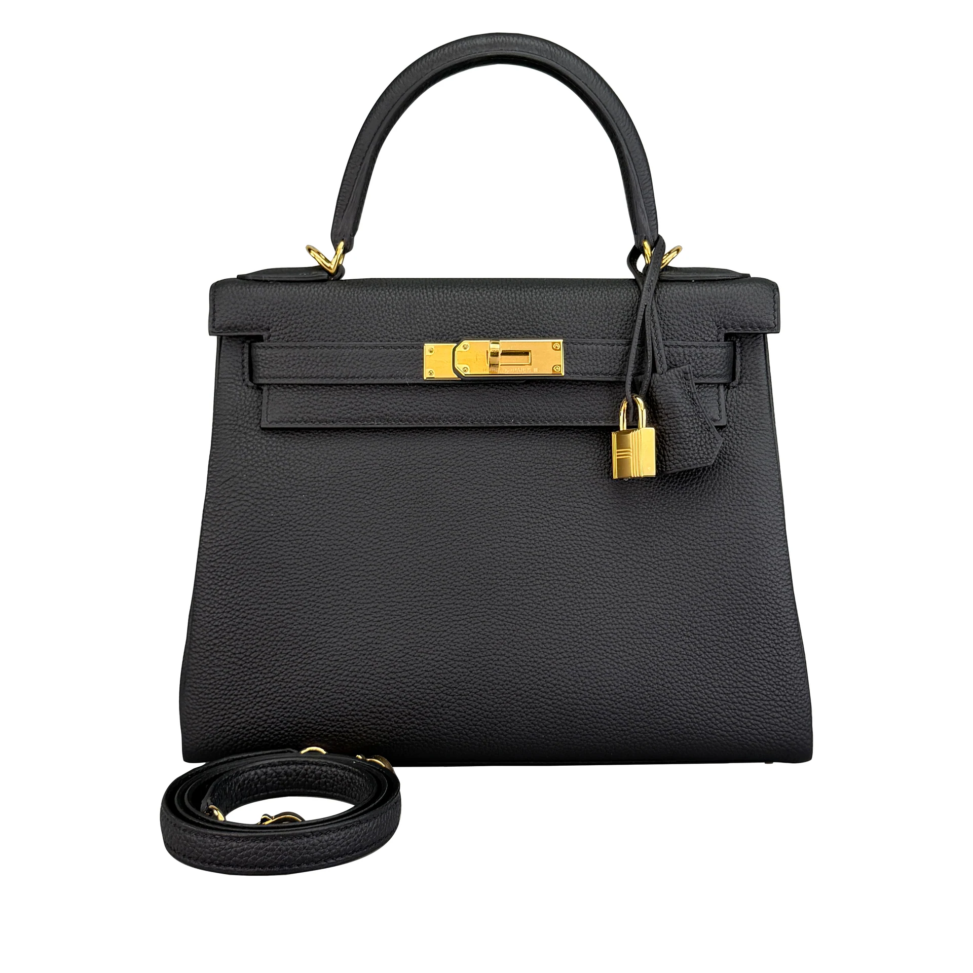 Сумка Hermès Kelly 28 на студийной фотографии