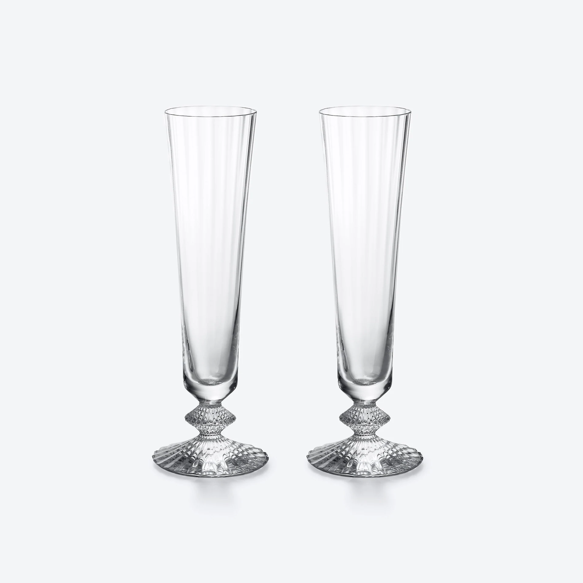Бокалы Baccarat Mille Nuits на студийной фотографии