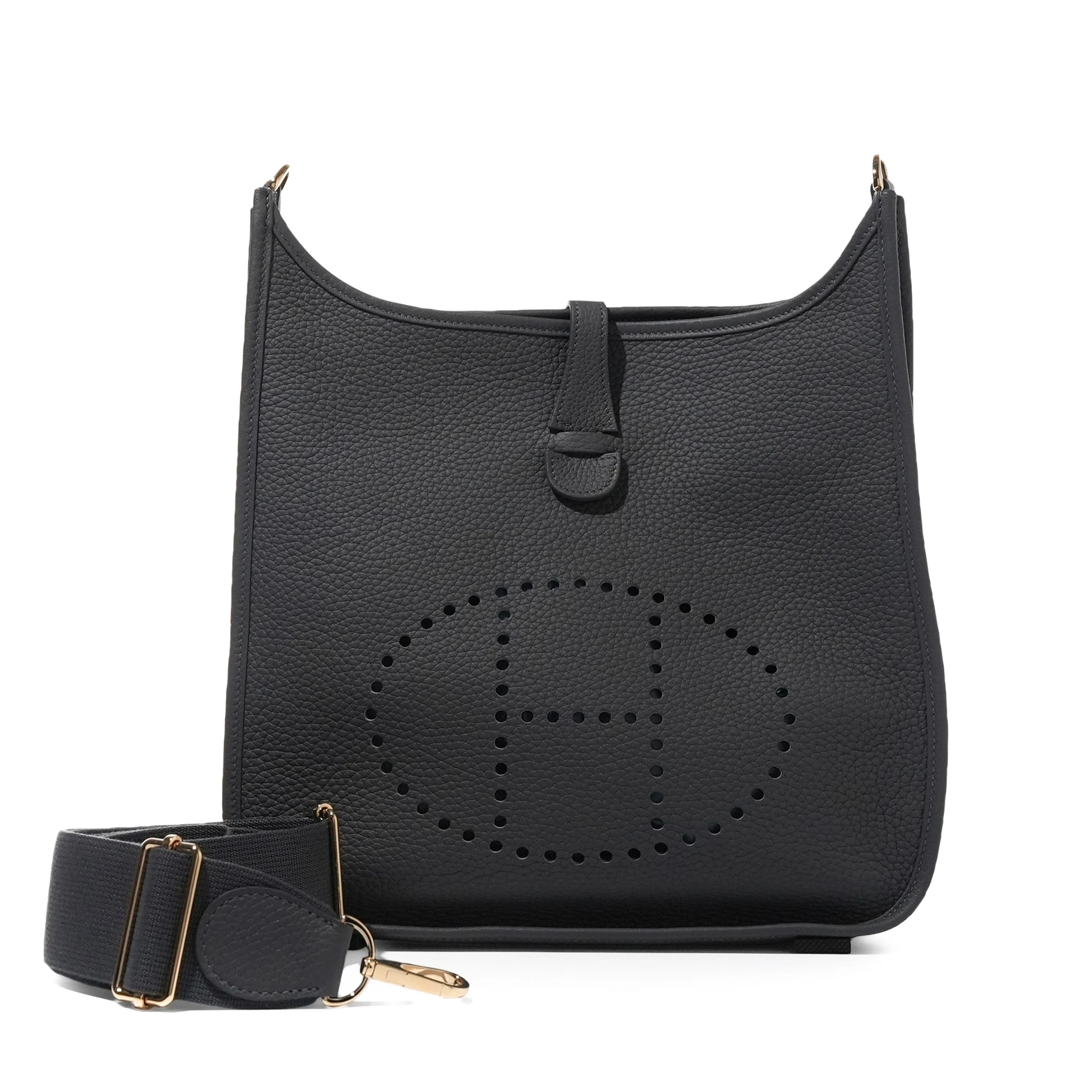 Сумка Hermès Evelyne III 29 на студийной фотографии