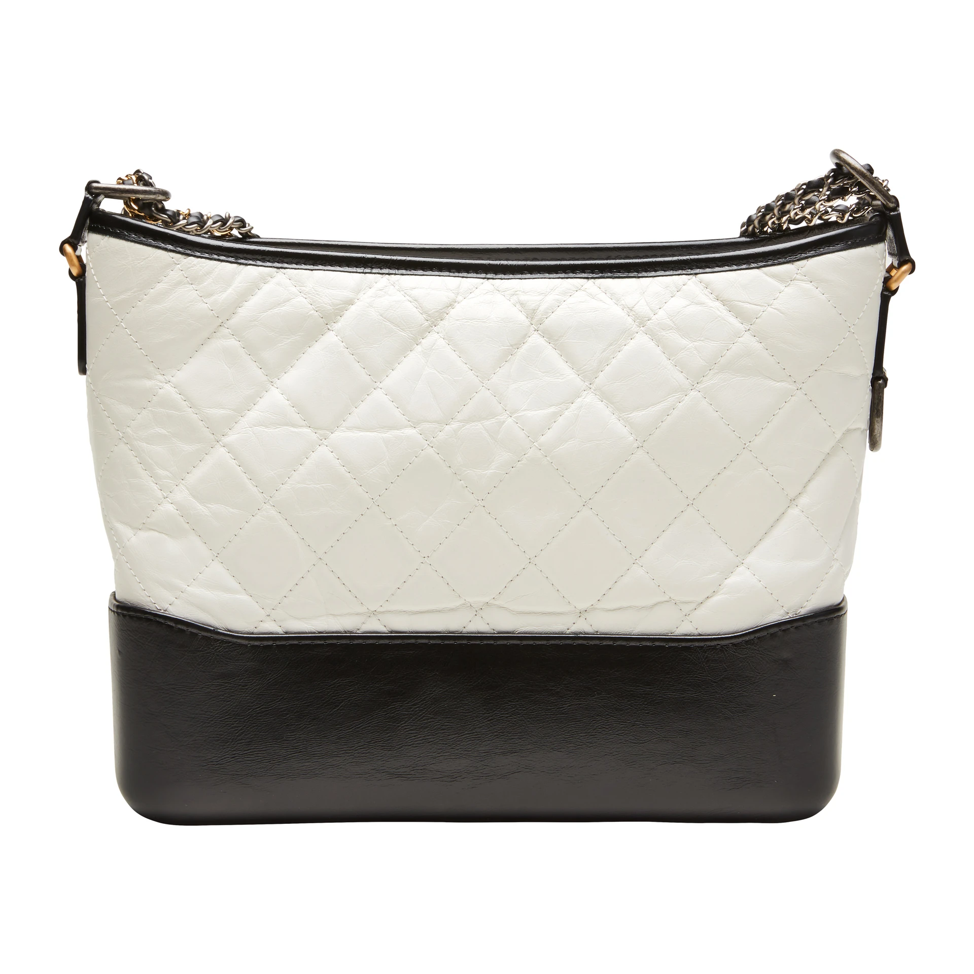 Сумка Chanel Gabrielle Medium на студийной фотографии